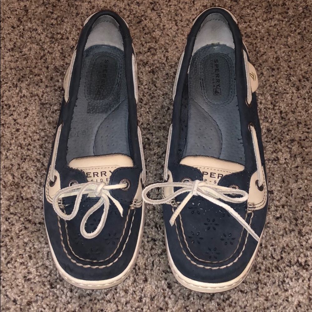 Women’s Sperrys Size 7